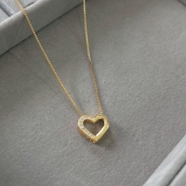 COLAR CORAÇAO VAZADO C/ ZIRCONIAS