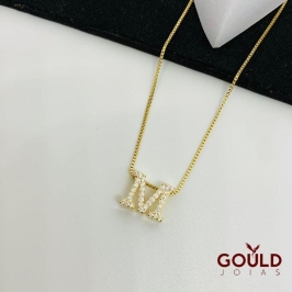 COLAR LETRA M PEQUENA CRAVEJADO