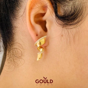 BRINCO ESPIRAL TRÊS VOLTAS CURVO LISO E CRAVEJADO