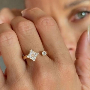 ANEL TREVO CRISTAL C/ PONTO DE LUZ REGULAVEL