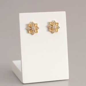 BRINCO FLOR QUADRADO CRAVEJADO