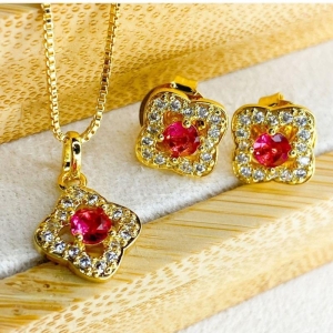 CONJUNTO  TREVO ROSA CRAVEJADO