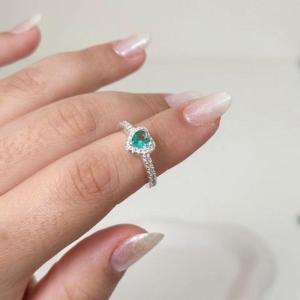 ANEL PRINCESA CORAÇÃO VERDE AGUA CRAVEJADO