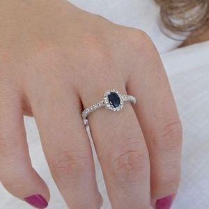ANEL PRINCESA OVAL AZUL CRAVEJADO