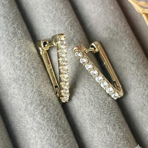 ARGOLA CLICK TRIANGULO CRAVEJADO