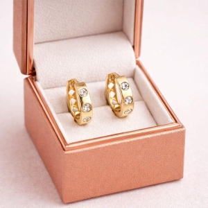 ARGOLA LISA COM TRÊS PONTOS DE LUZ REDONDO