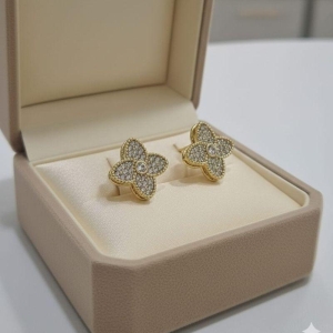 BRINCO FLOR CRAVEJADA