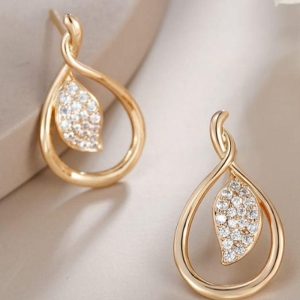 Brinco Gota com folha em zirconia