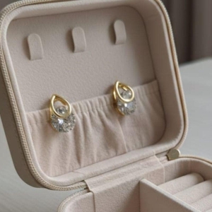 BRINCO GOTA COM PONTO DE LUZ