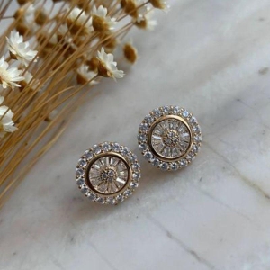 BRINCO REDONDO CRAVEJADO COM ZIRCONIA