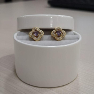 BRINCO  TREVO LILAS CRAVEJADO