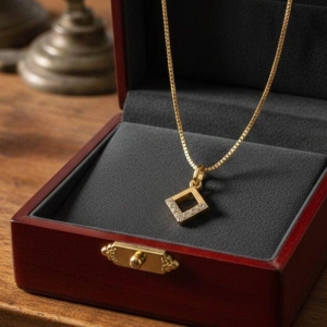 COLAR QUADRADO C/ ZIRCONIA