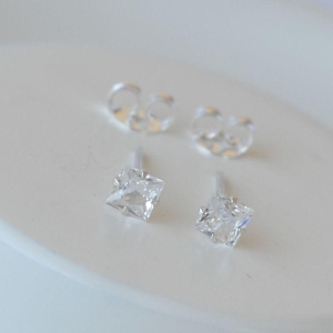 BRINCO PONTO DE LUZ QUADRADO PINO BABY