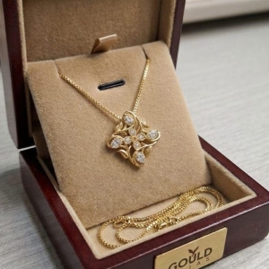 COLAR FLOR C/ FOLHAS