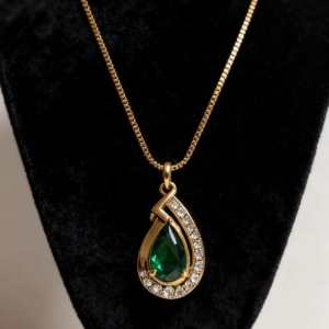 COLAR GOTA PEDRA VERDE C/ ZIRCONIA