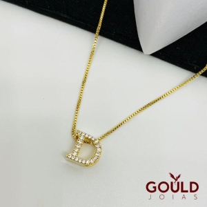 COLAR LETRA D PEQUENA CRAVEJADO