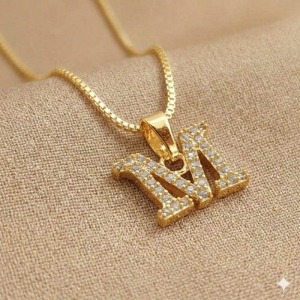 COLAR LETRA M CRAVEJADO