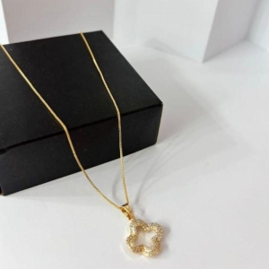 COLAR TREVO CRAVEJADA