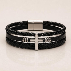 PULSEIRA ALÇA DE COURO TRANÇADA CRUCIFIXO