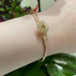 BRACELETE FLOR CRAVEJADO AMARELO