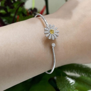 BRACELETE FLOR CRAVEJADO AMARELO