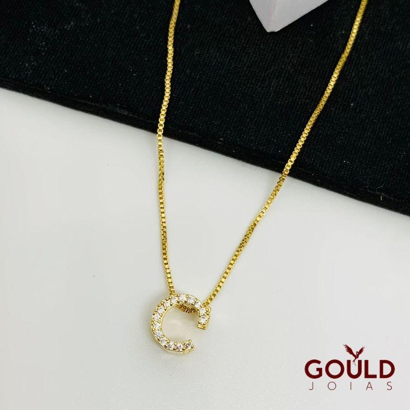 COLAR LETRA C PEQUENA CRAVEJADO