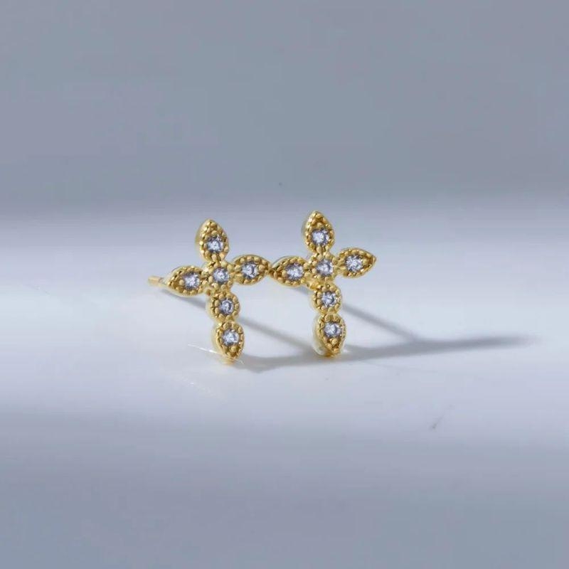 BRINCO PEQUENO CRUZ ZIRCONIA