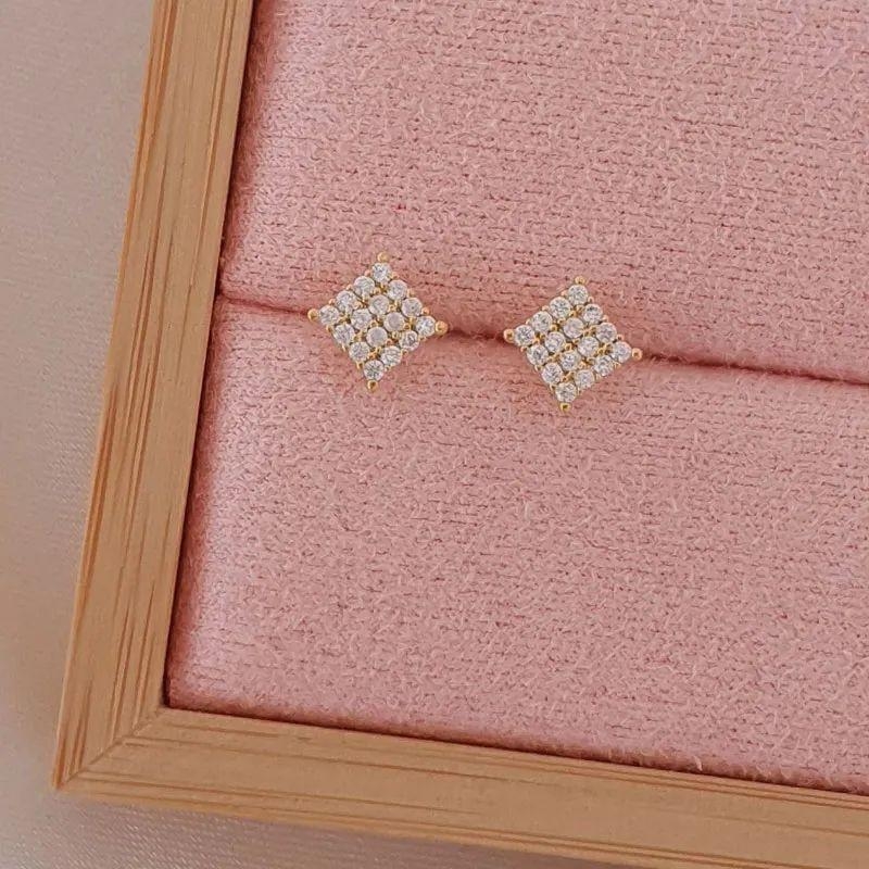 BRINCO QUADRADO CRAVEJADO