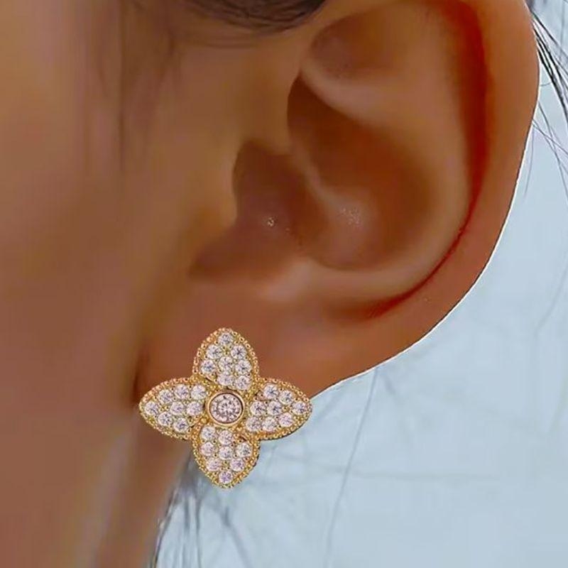 BRINCO FLOR CRAVEJADA