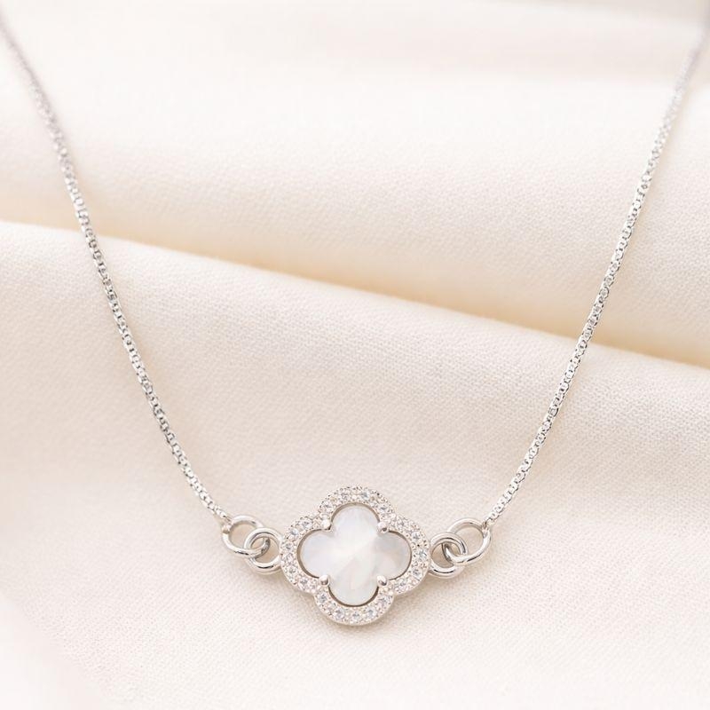 COLAR TREVO MADREPEROLA