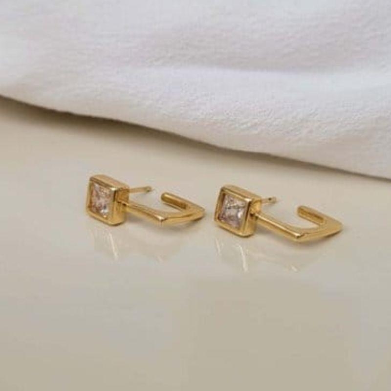 BRINCO ARGOLA COM PEDRA QUADRADA