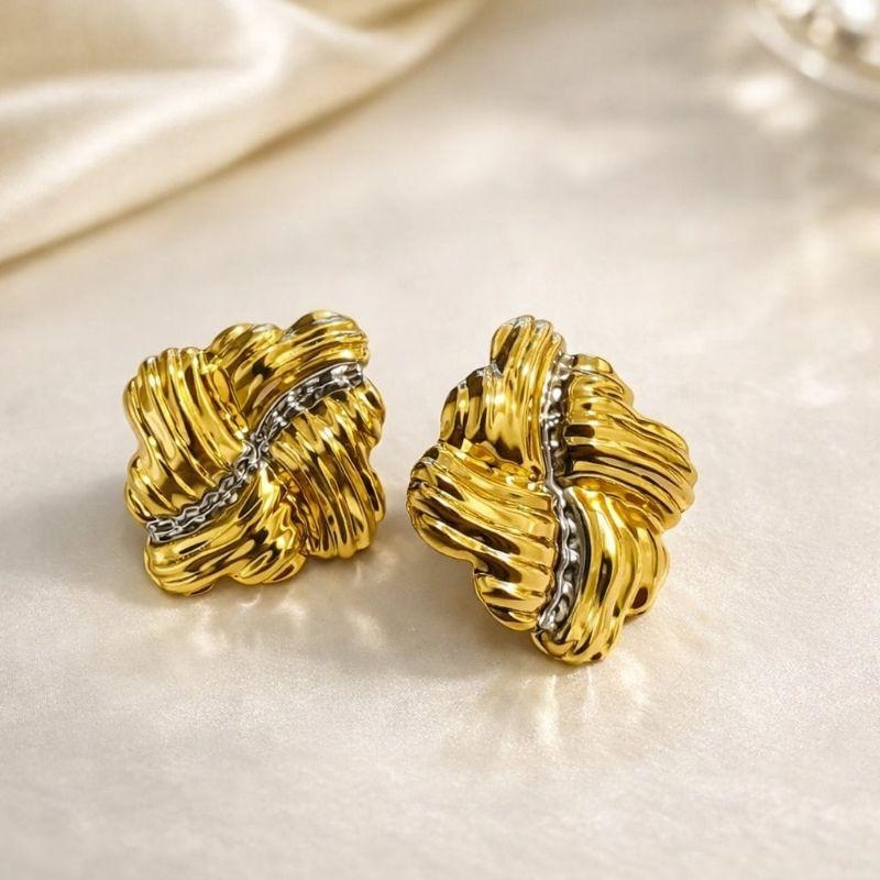 brinco estilo folha frisado