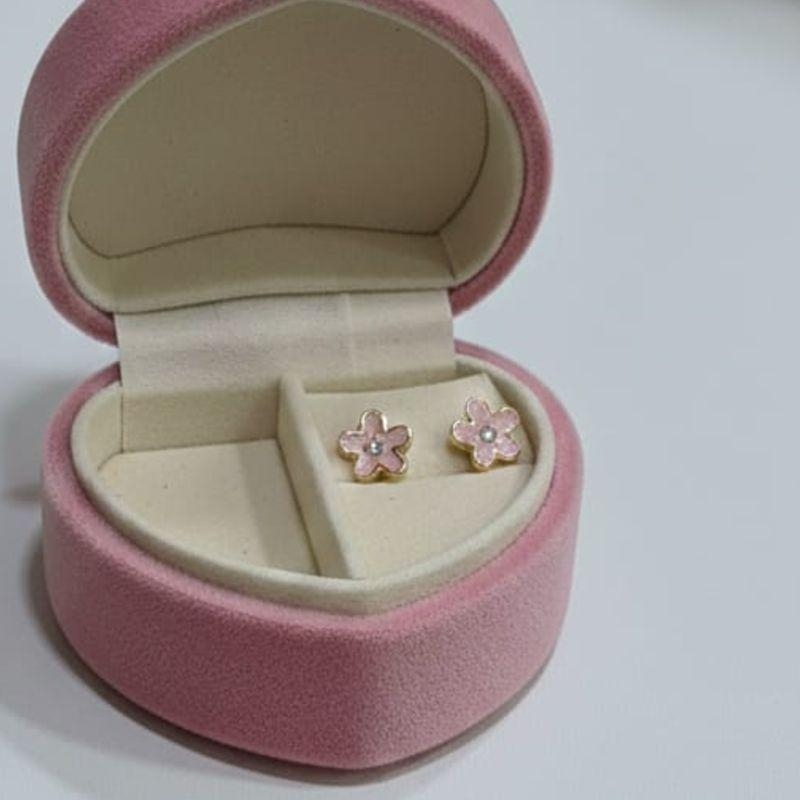 BRINCO FLOR ROSA PEDRINHA NO CENTRO INFANTIL