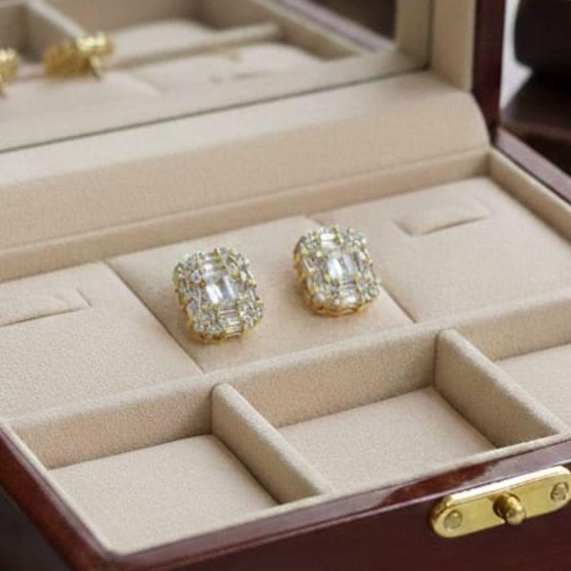 BRINCO QUADRADO CRAVEJADA CRISTAL