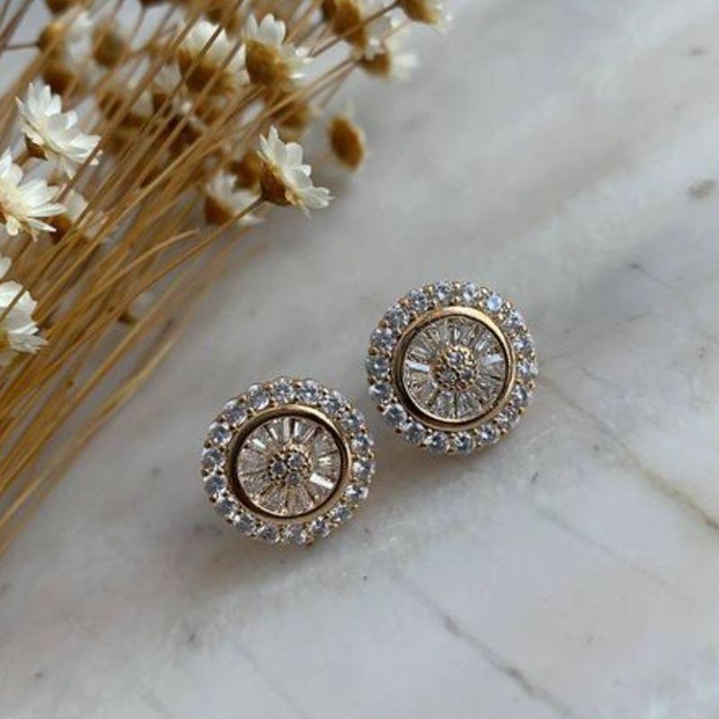 BRINCO REDONDO CRAVEJADO COM ZIRCONIA