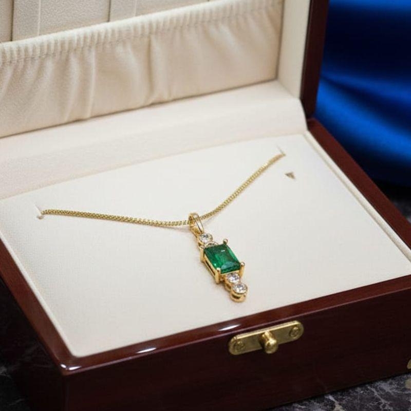 COLAR PEDRA VERDE COM ZIRCONIA