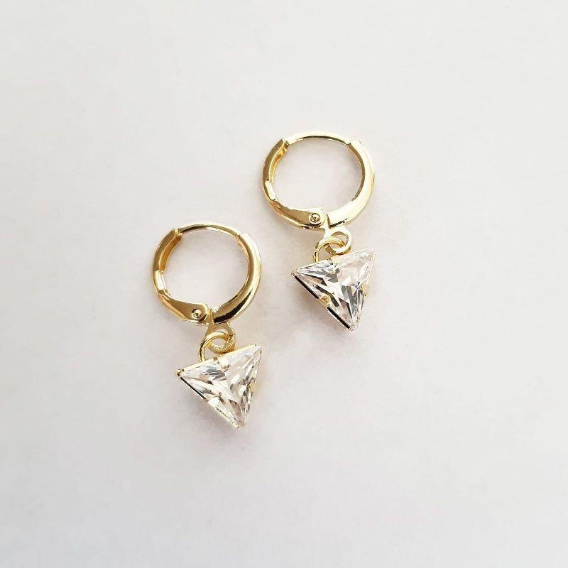 ARGOLA C/ TRIANGLO CRISTAL