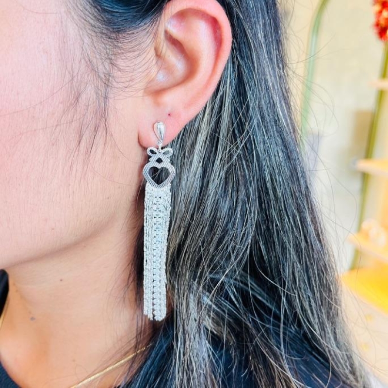 BRINCO LONGO CORAÇÃO PRATA