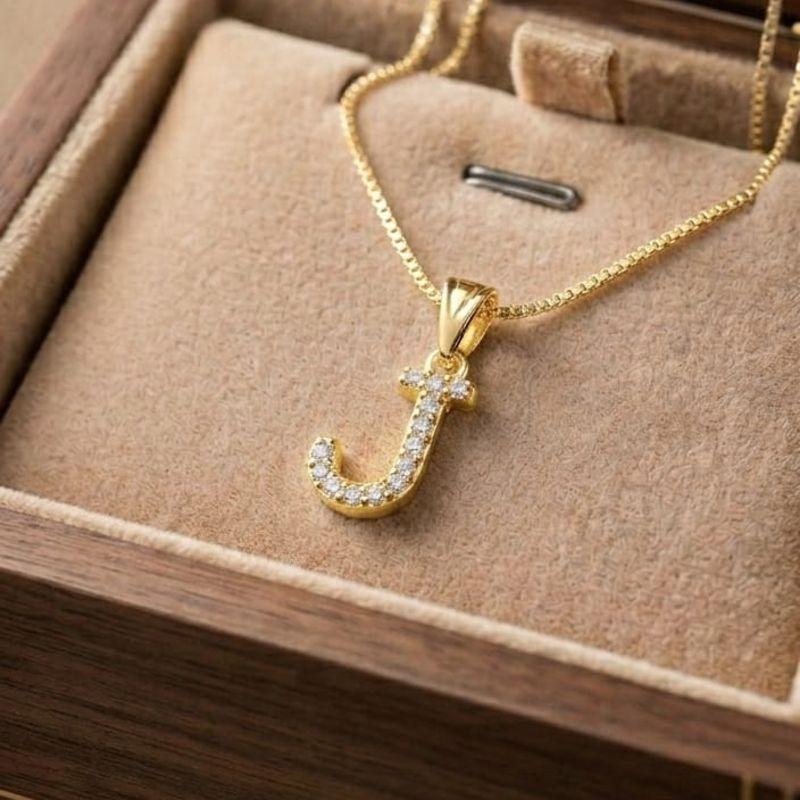 COLAR LETRA J CRAVEJADO