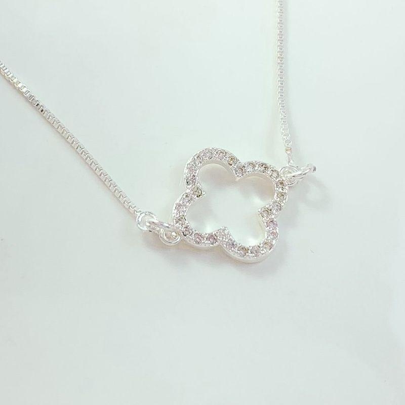 COLAR  TREVO VAZADO CRAVEJADO