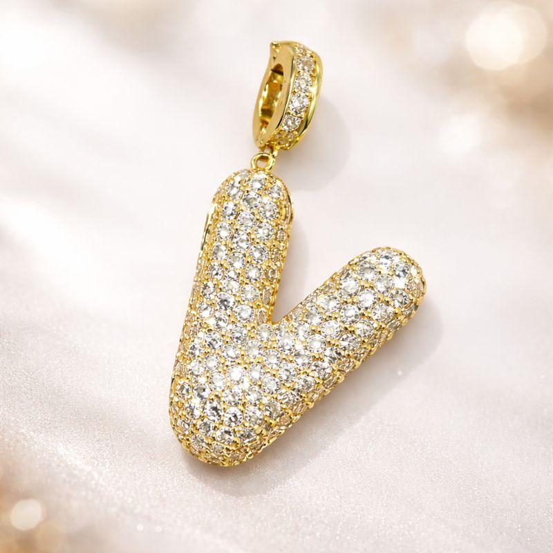 PINGENTE LETRA V CRAVEJADA GLAMUR