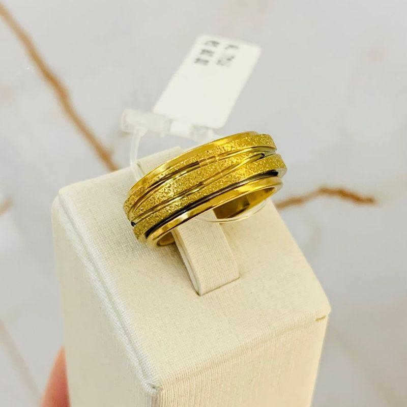 ALIANÇA AÇO DETALHES DOURADO