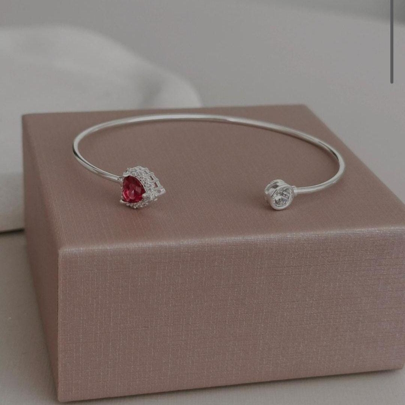 BRACELETE CORAÇAO ROSA