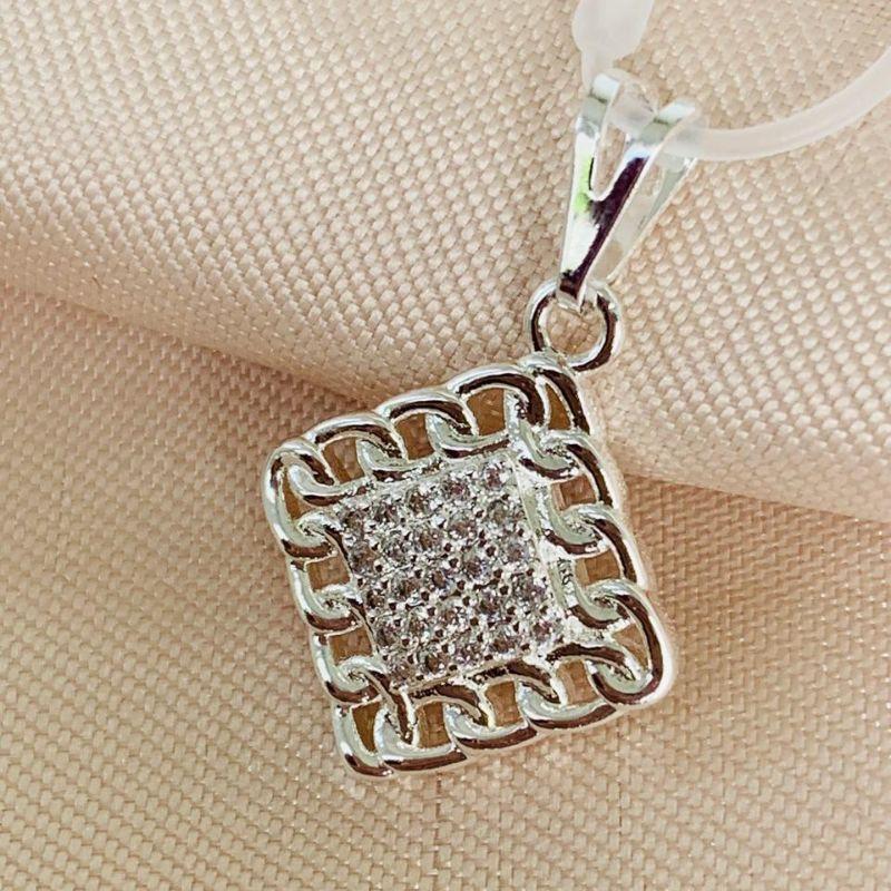 COLAR QUADRADO CRAVEJADO