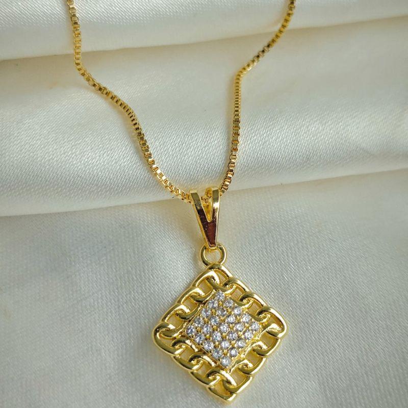 COLAR TRIANGULO CRAVEJADO