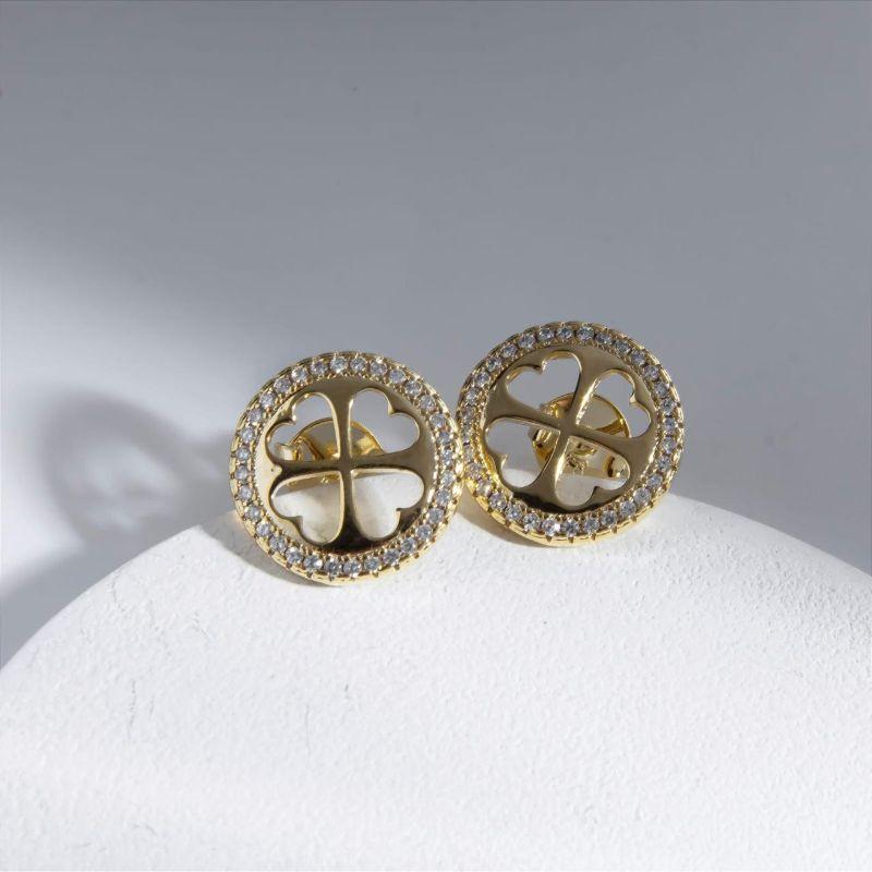 BRINCO REDONDO CRAVEJADO TREVO