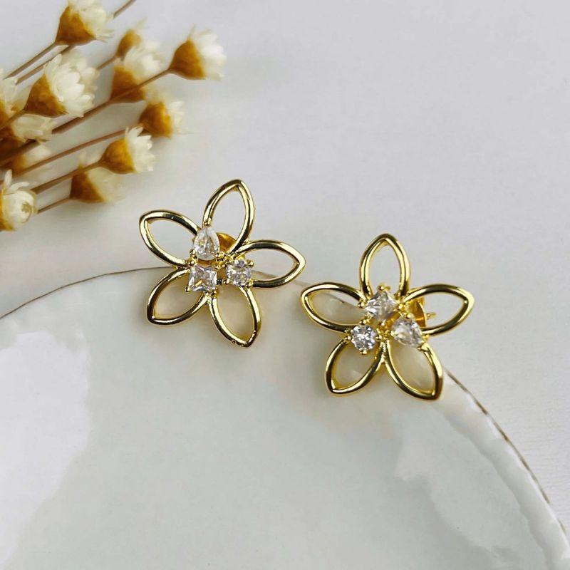 BRINCO FLOR COM ZIRCONIA MEDIA