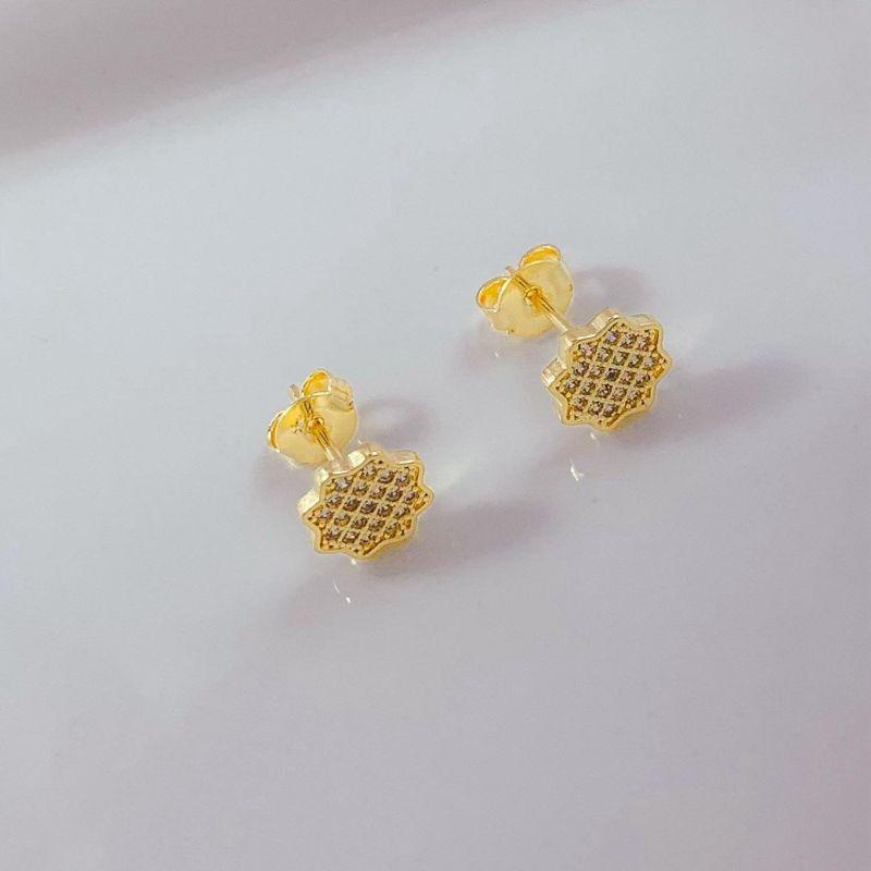 BRINCO FLOR CRAVEJADA