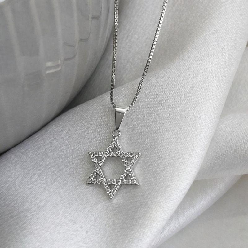 COLAR ESTRELA DE DAVI CRAVEJADA