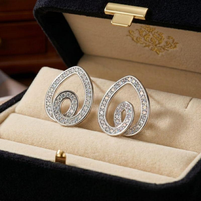 BRINCO CRAVEJADO ESTILO CORAÇÃO